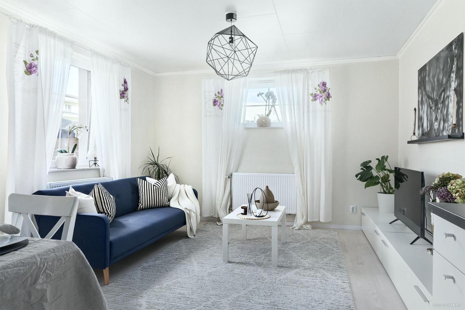 Appartement Charming In A Red House In *